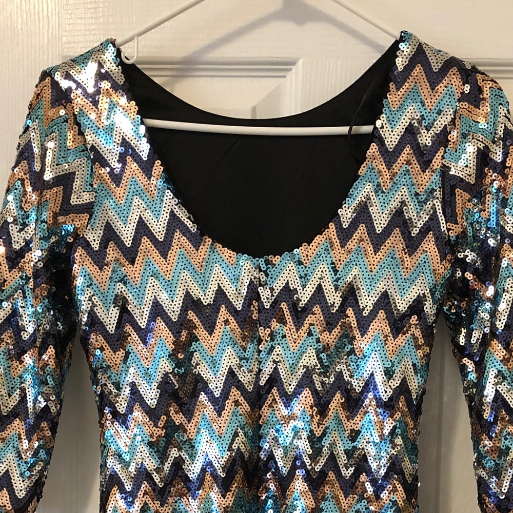 Short skin tight dress/ U-shape in the back